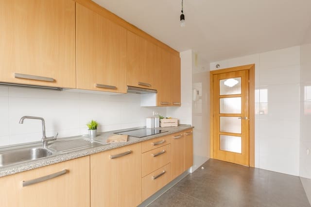 3 soveværelse Lejlighed til salg i Pamplona / Iruña med garage - € 289.000 (Ref: 9321642)