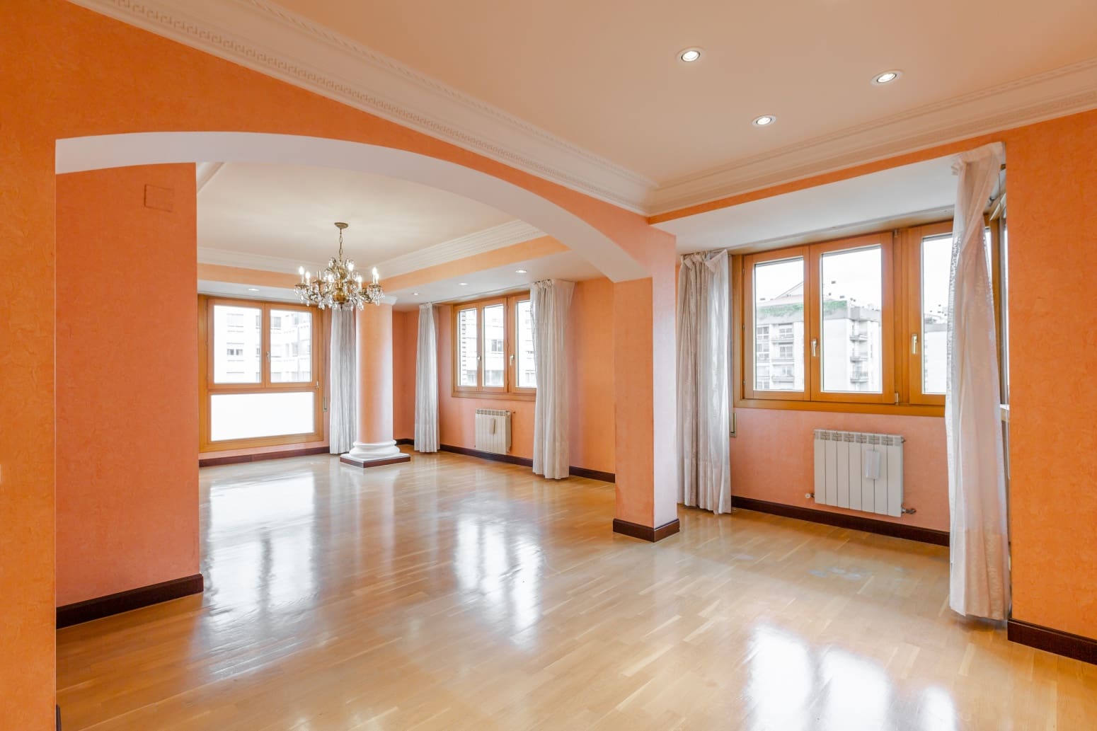 4 bedroom Flat for sale in Pamplona / Iruna with garage - € 520,000 (Ref: 9340861)