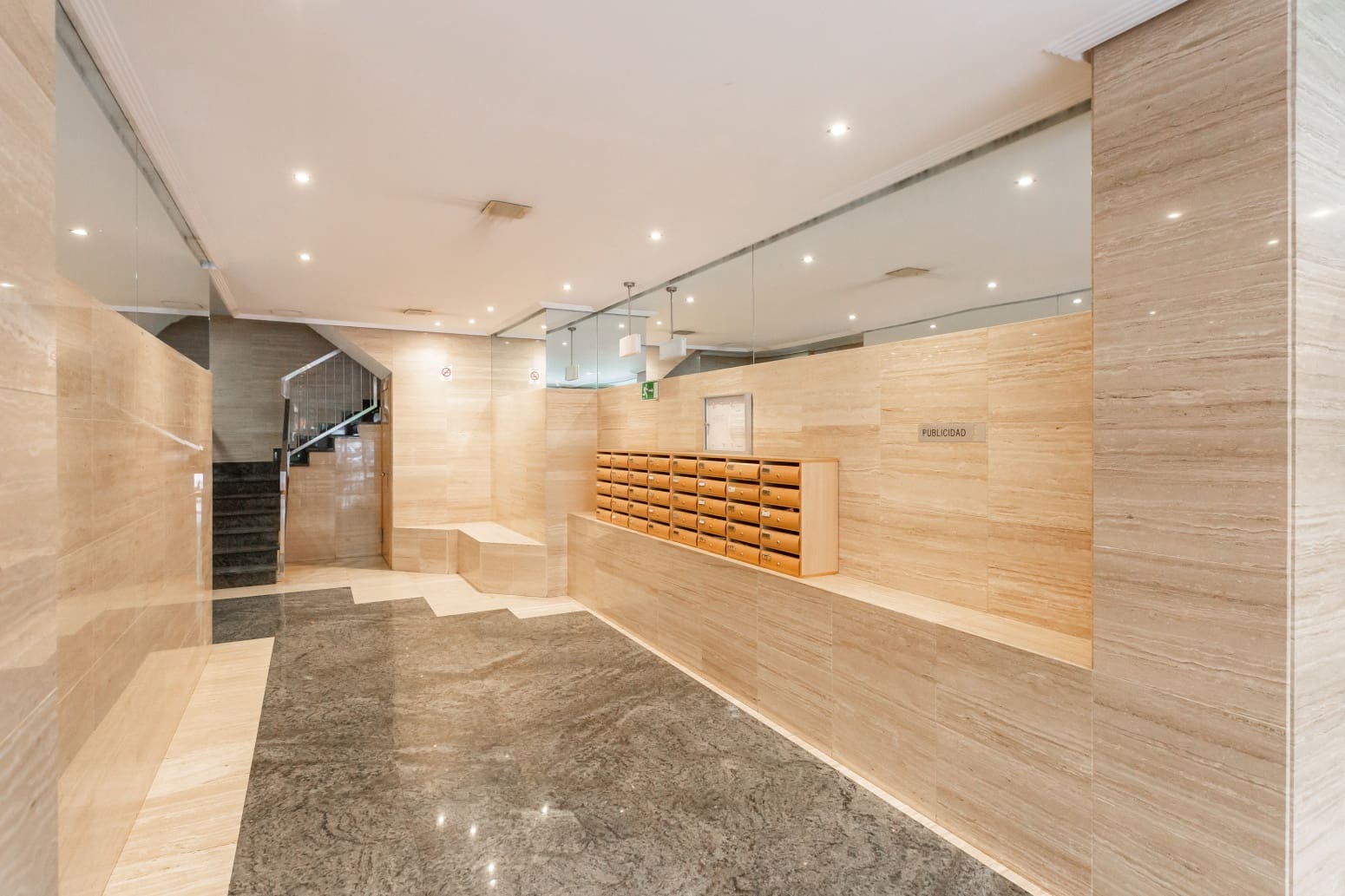 4 bedroom Flat for sale in Pamplona / Iruna with garage - € 520,000 (Ref: 9340861)