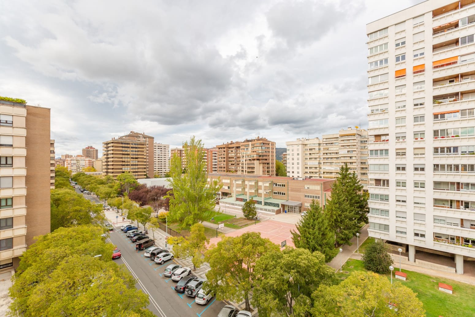 4 bedroom Flat for sale in Pamplona / Iruna with garage - € 520,000 (Ref: 9340861)