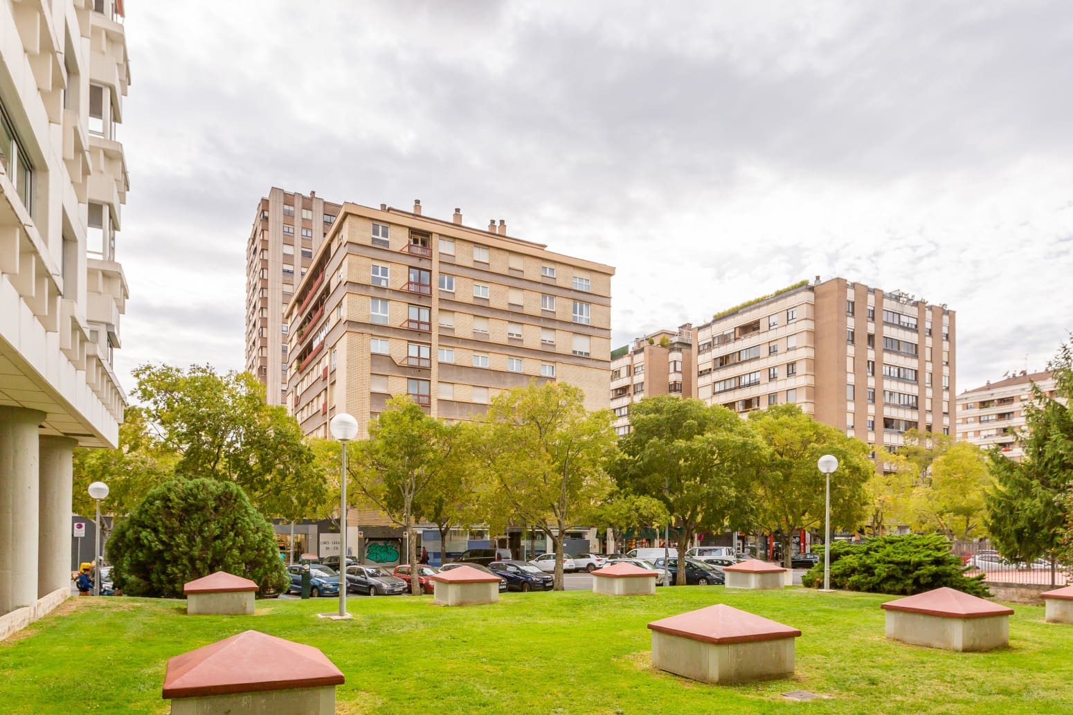 4 bedroom Flat for sale in Pamplona / Iruna with garage - € 520,000 (Ref: 9340861)