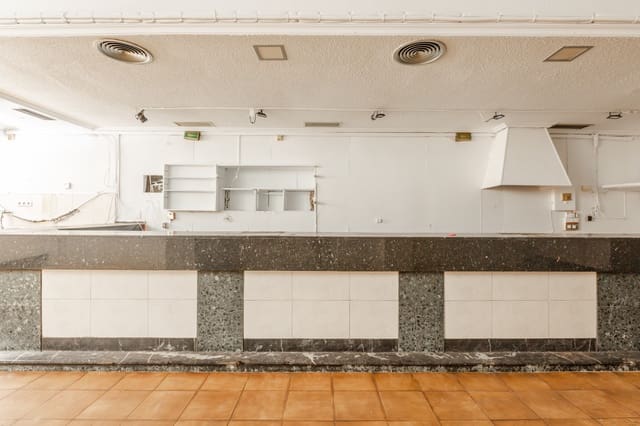 Commercieel te koop in Burlada - € 88.000 (Ref: 9340862)