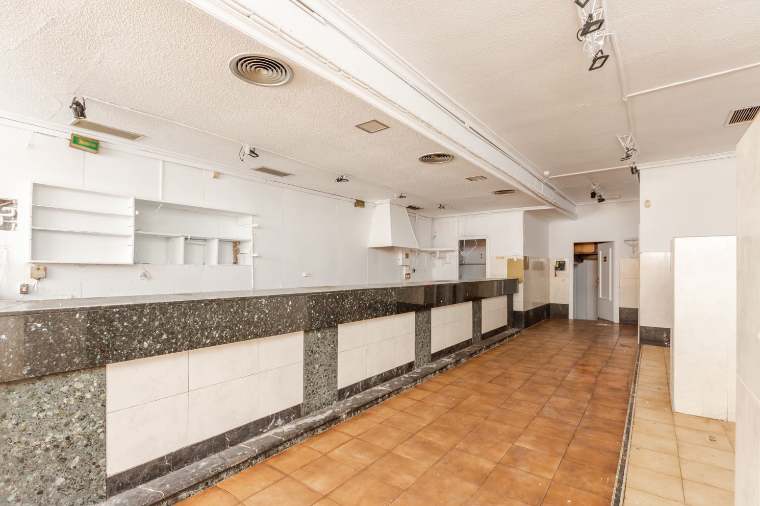 Commercieel te koop in Burlada - € 88.000 (Ref: 9340862)