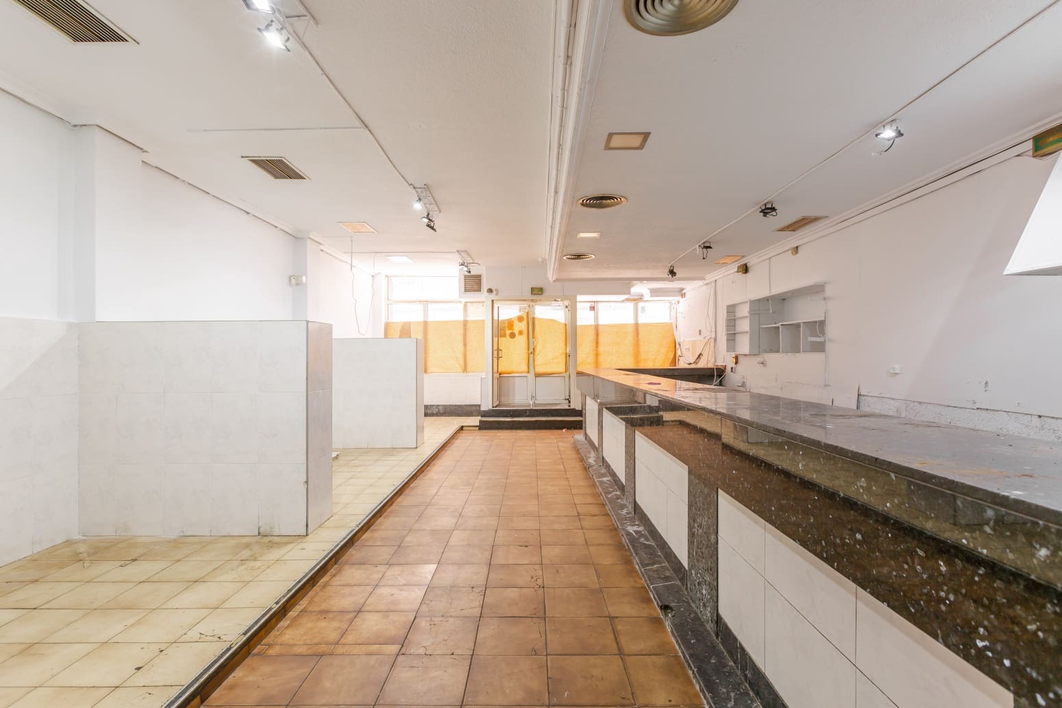 Commercieel te koop in Burlada - € 88.000 (Ref: 9340862)