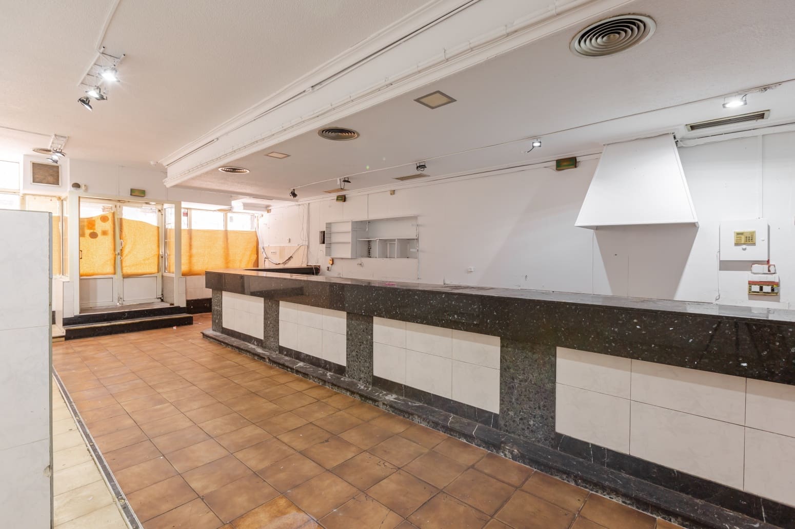 Commercieel te koop in Burlada - € 88.000 (Ref: 9340862)