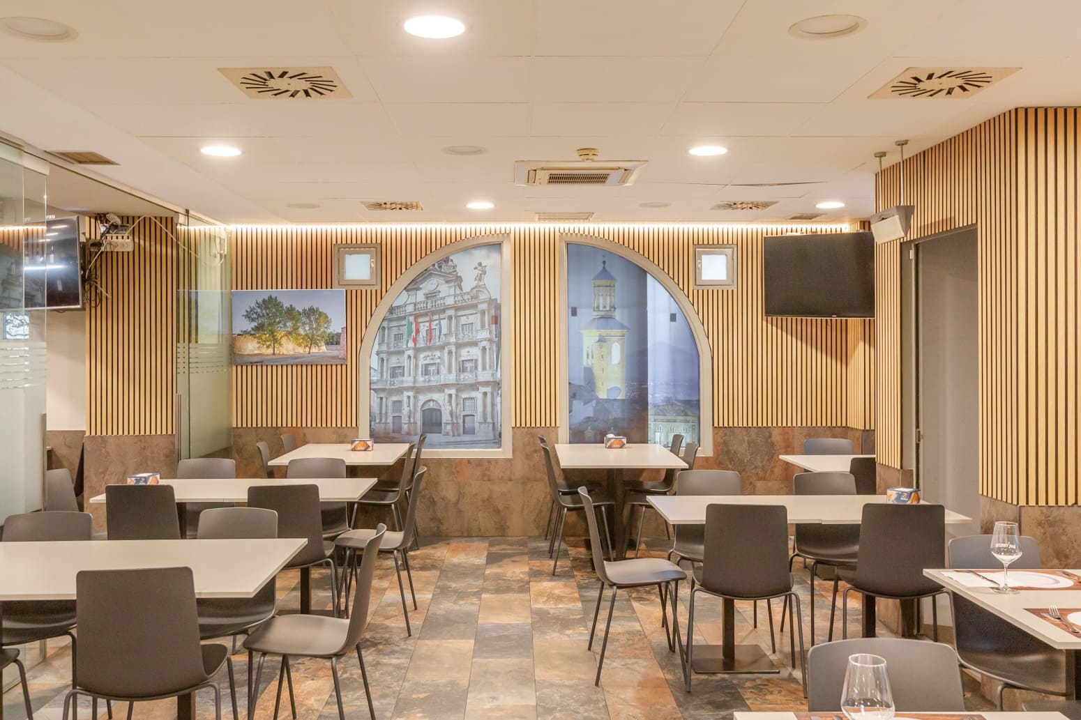 Biznes na sprzedaż w Pampeluna - 136 000 € (Ref: 9371885)