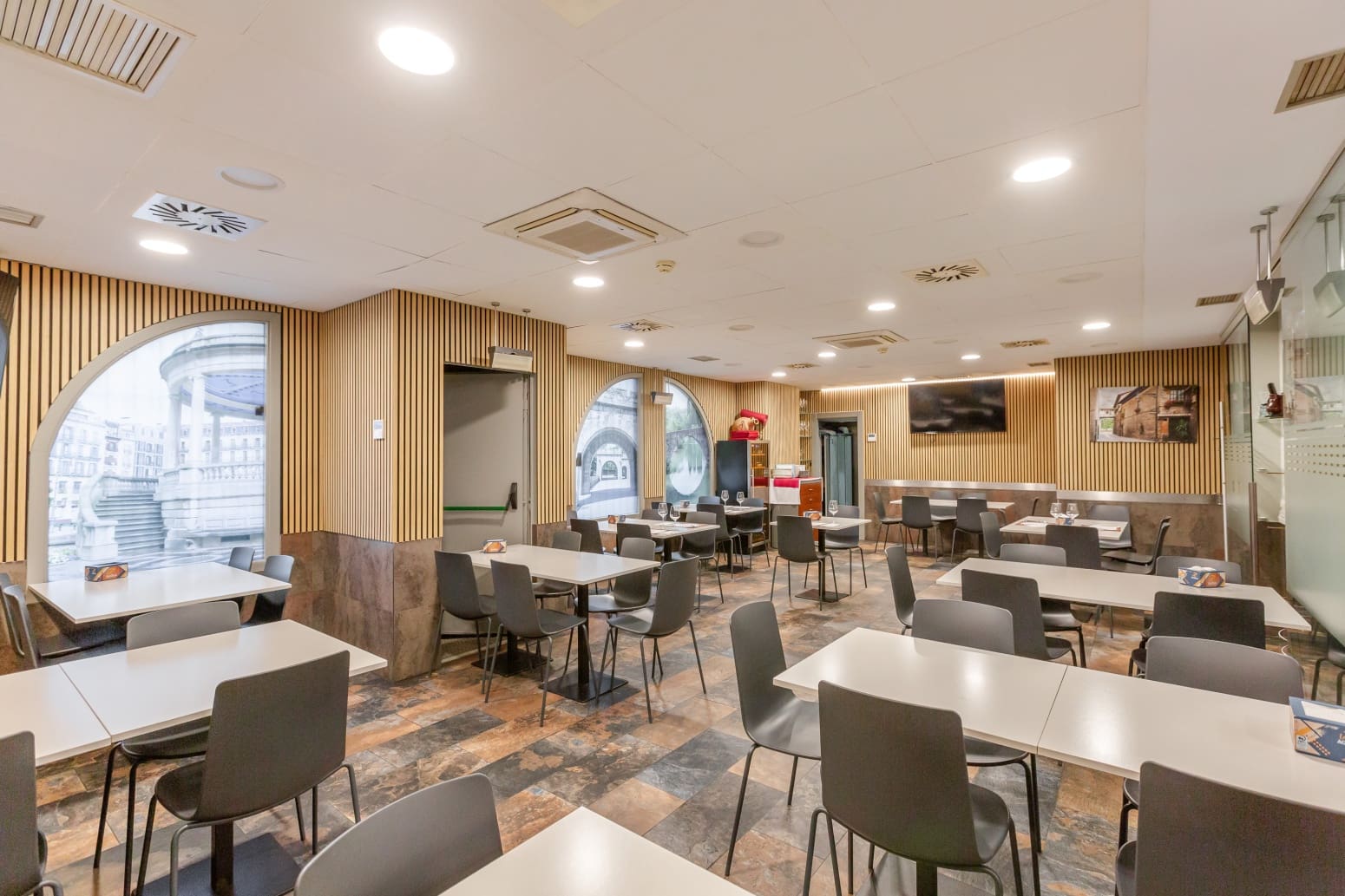 Biznes na sprzedaż w Pampeluna - 136 000 € (Ref: 9371885)