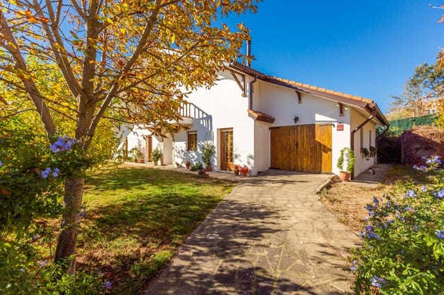 5 bedroom Villa for sale in Los Arcos with garage - € 350,000 (Ref: 9378837)