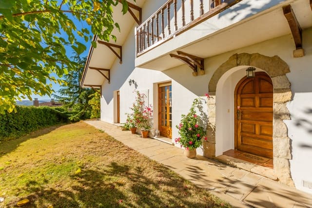 5 bedroom Villa for sale in Los Arcos with garage - € 350,000 (Ref: 9378837)