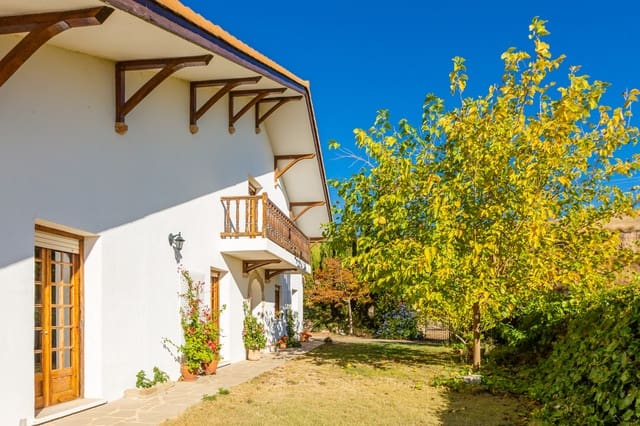 5 bedroom Villa for sale in Los Arcos with garage - € 350,000 (Ref: 9378837)