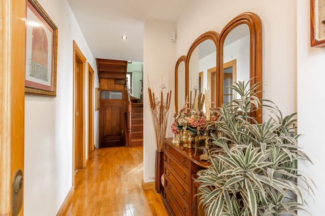 4 soveværelse Villa til salg i Berrioplano med swimmingpool garage - € 569.000 (Ref: 9390392)