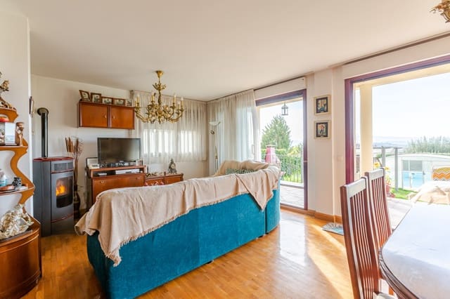 4 soveværelse Villa til salg i Berrioplano med swimmingpool garage - € 569.000 (Ref: 9390392)