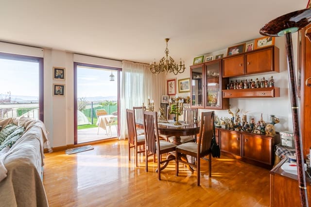 4 soveværelse Villa til salg i Berrioplano med swimmingpool garage - € 569.000 (Ref: 9390392)