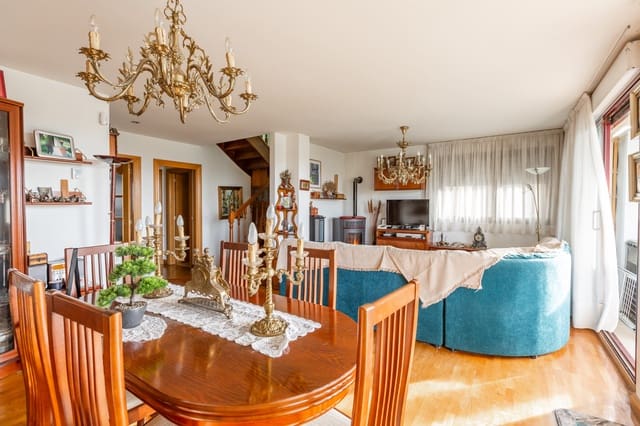 4 soveværelse Villa til salg i Berrioplano med swimmingpool garage - € 569.000 (Ref: 9390392)