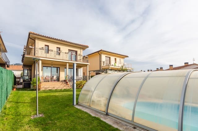 4 soveværelse Villa til salg i Berrioplano med swimmingpool garage - € 569.000 (Ref: 9390392)