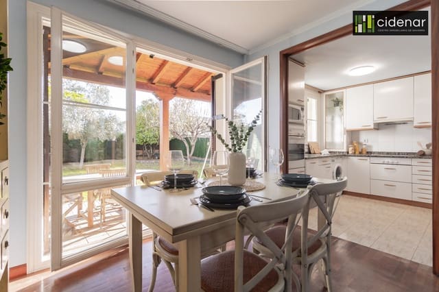 4 soveværelse Villa til salg i Aranguren med garage - € 560.000 (Ref: 9400561)