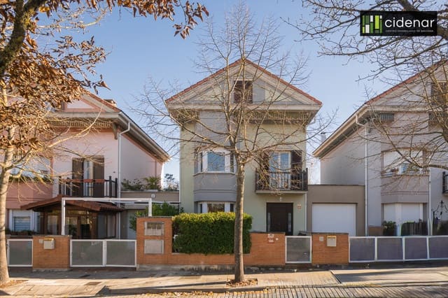 4 soveværelse Villa til salg i Aranguren med garage - € 560.000 (Ref: 9400561)