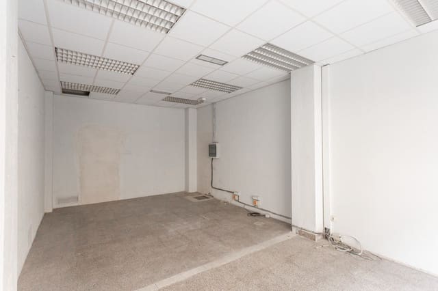 Commercial for sale in Berriozar - € 70,000 (Ref: 9403036)