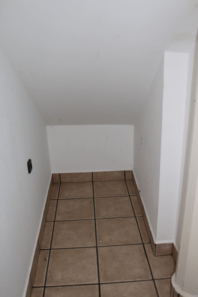 Erhverv til leje i Pamplona / Iruna - € 800 (Ref: 9422078)