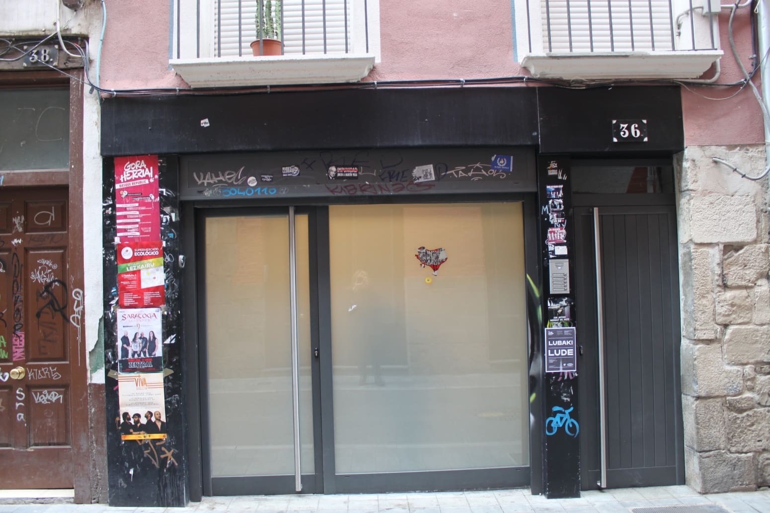 Erhverv til leje i Pamplona / Iruna - € 800 (Ref: 9422078)