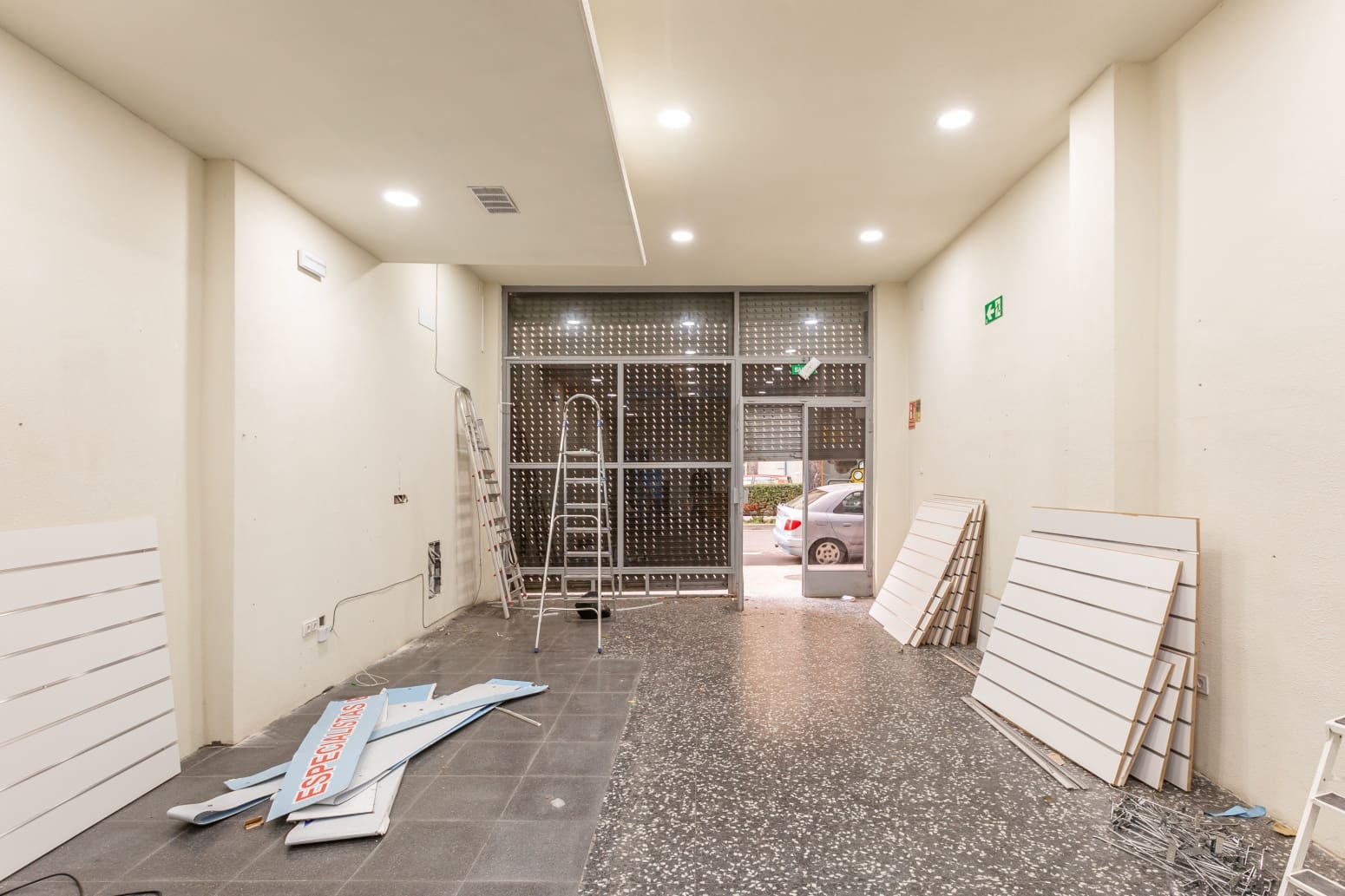 Commercial for rent in Burlada - € 800 (Ref: 9426966)