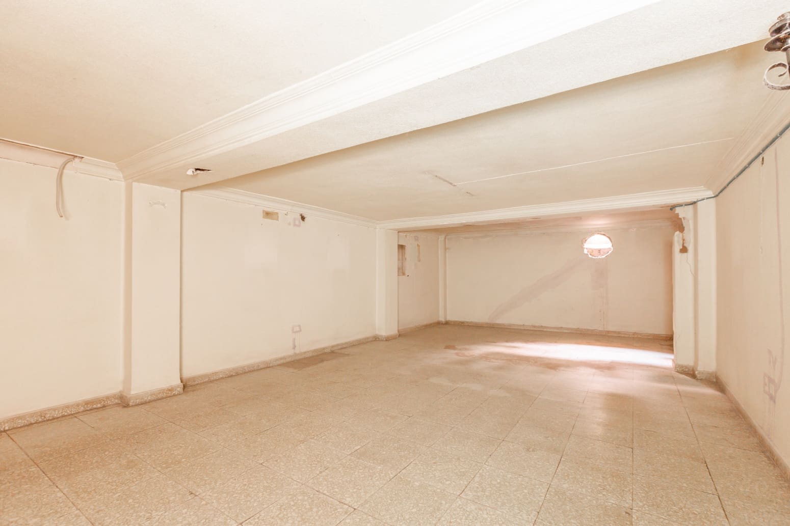 Commercial for rent in Burlada - € 800 (Ref: 9426966)