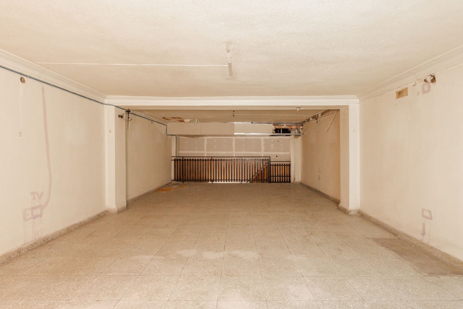 Commercial for rent in Burlada - € 800 (Ref: 9426966)