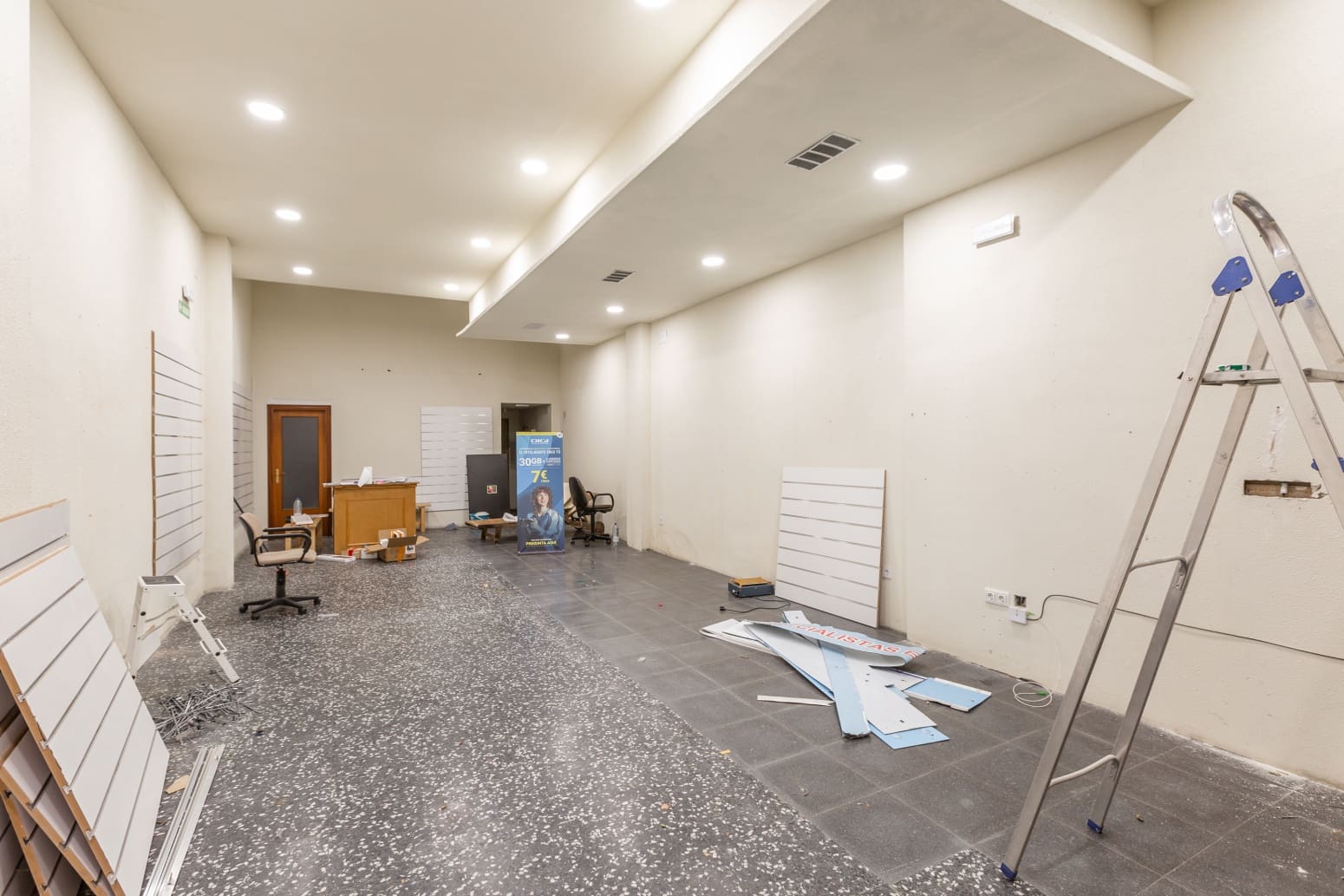 Commercial for rent in Burlada - € 800 (Ref: 9426966)