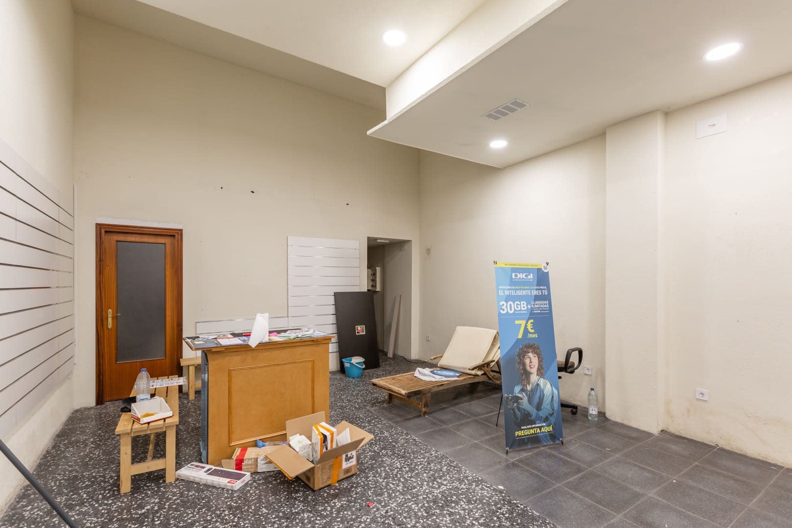 Commercial for rent in Burlada - € 800 (Ref: 9426966)