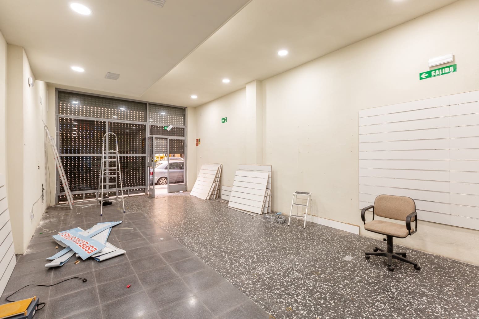 Commercial for rent in Burlada - € 800 (Ref: 9426966)