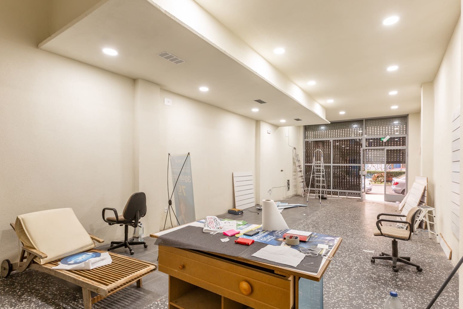 Commercial for rent in Burlada - € 800 (Ref: 9426966)