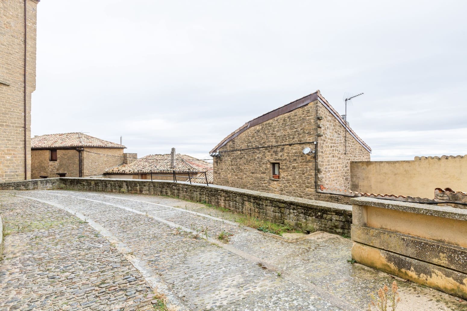 3 sovrum Villa till salu i Ujue med garage - 70 000 € (Ref: 9436958)