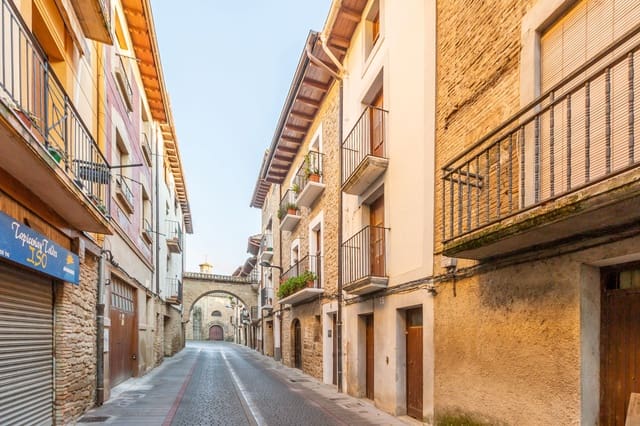 4 soveværelse Villa til salg i Sangüesa med garage - € 69.000 (Ref: 9439704)