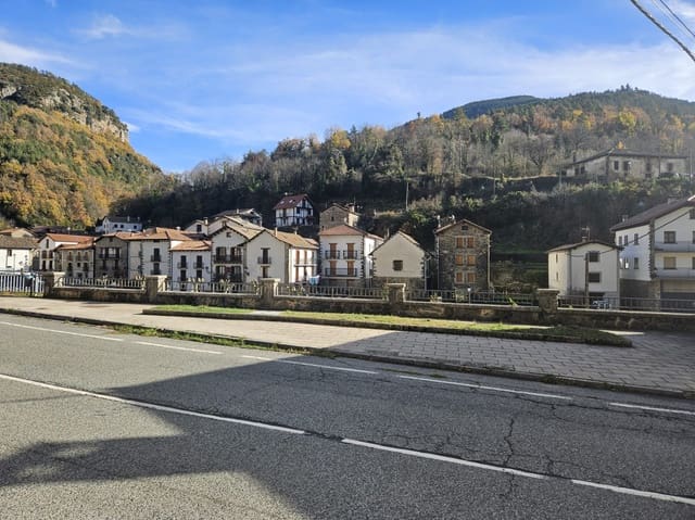 3 chambre Villa/Maison à vendre à Urzainqui avec garage - 257 000 € (Ref: 9446131)