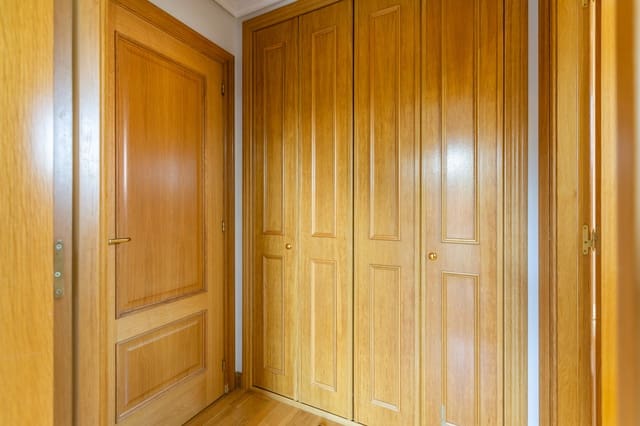 1 Zimmer Wohnung zu verkaufen in Egüés, Valle de Egüés/Eguesibar mit Garage - 230.000 € (Ref: 9468242)