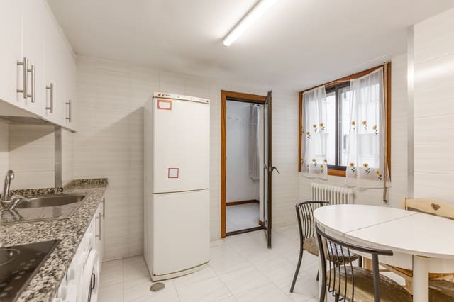 3 makuuhuone Asunto myytävänä paikassa Pamplona - 310 000 € (Ref: 9481915)