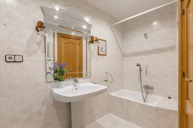 Piso de 3 habitaciones en Pamplona / Iruña en venta - 214.900 € (Ref: 9483445)