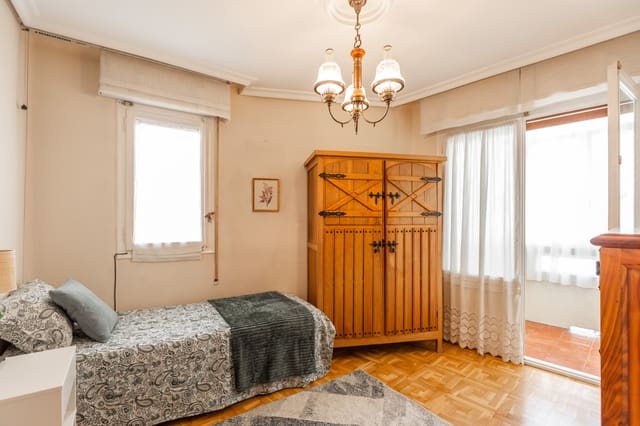 Piso de 3 habitaciones en Pamplona / Iruña en venta - 214.900 € (Ref: 9483445)