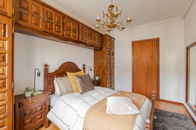 5 bedroom Villa for sale in Unzué with garage - € 293,000 (Ref: 9497029)