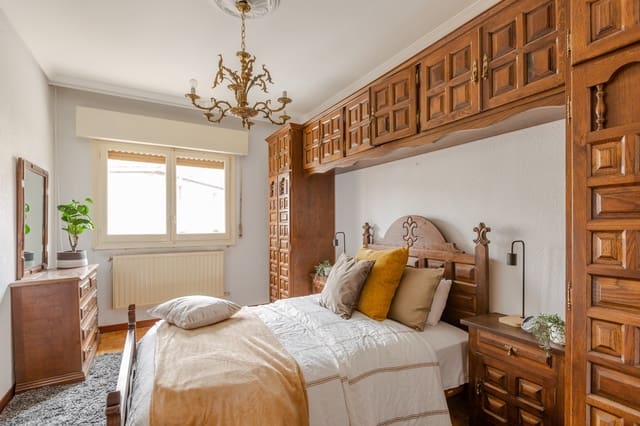 5 bedroom Villa for sale in Unzué with garage - € 293,000 (Ref: 9497029)