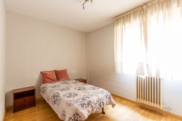 3 soveværelse Lejlighed til salg i Pamplona / Iruña med garage - € 331.000 (Ref: 9513079)