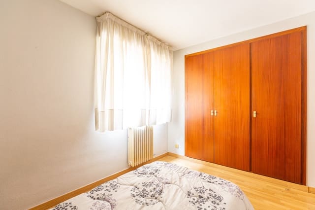 3 soveværelse Lejlighed til salg i Pamplona / Iruña med garage - € 331.000 (Ref: 9513079)