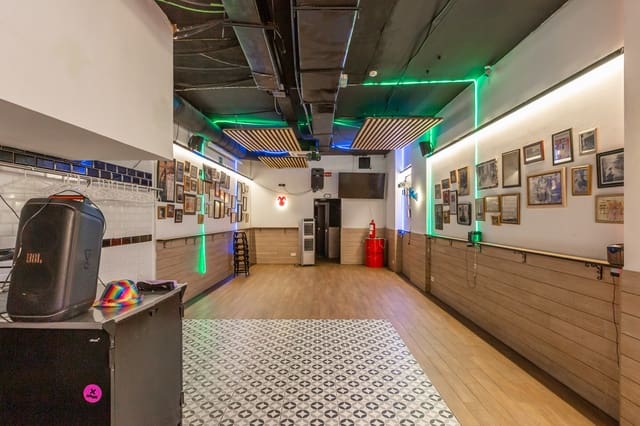 Kommersiell till salu i Pamplona - 200 000 € (Ref: 9524061)