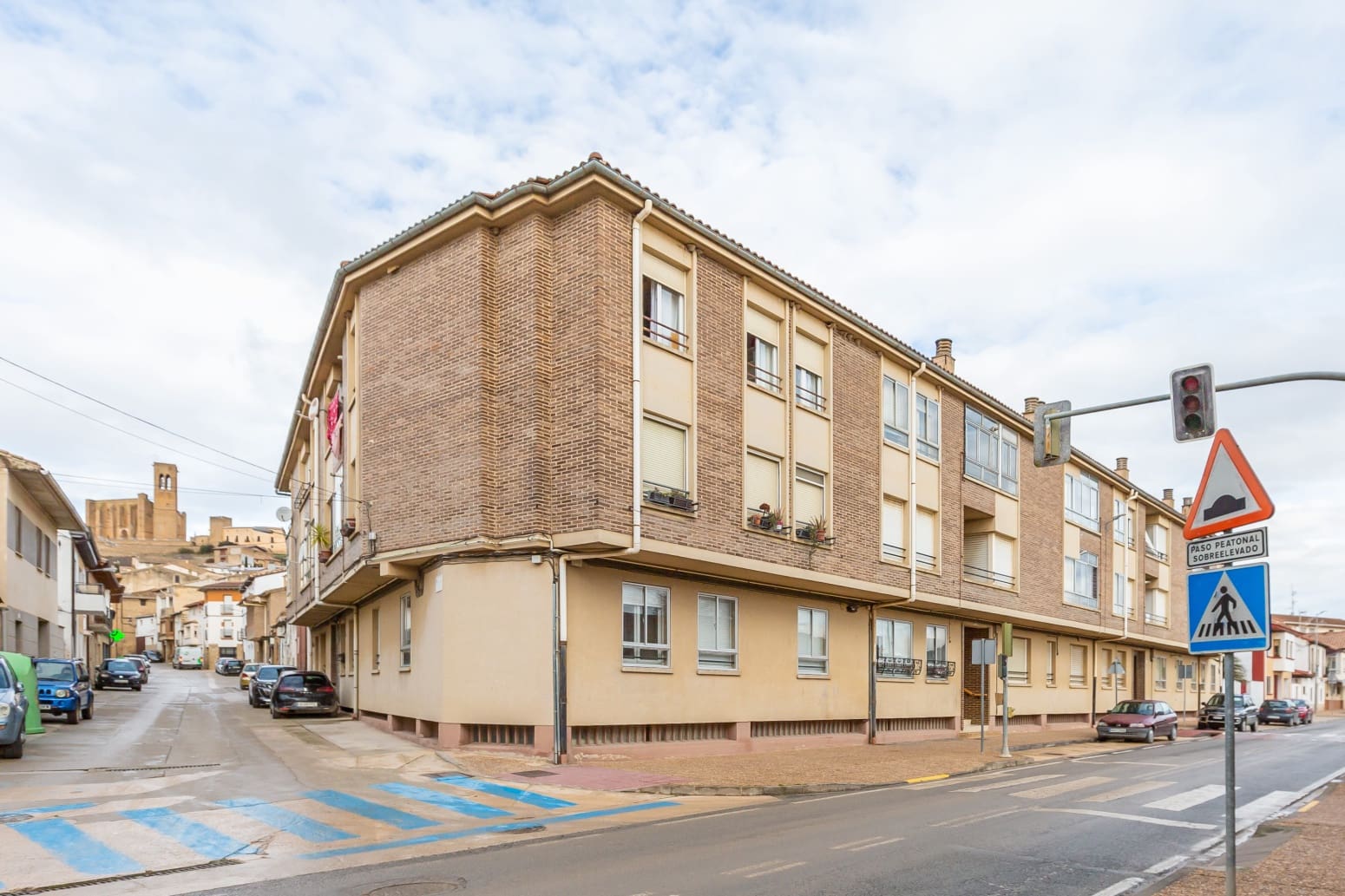 Piso de 3 habitaciones en Artajona en venta - 155.000 € (Ref: 9527195)