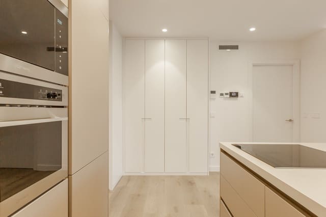 Piso de 1 habitación en Pamplona / Iruña en alquiler con garaje - 1.300 € (Ref: 9530139)