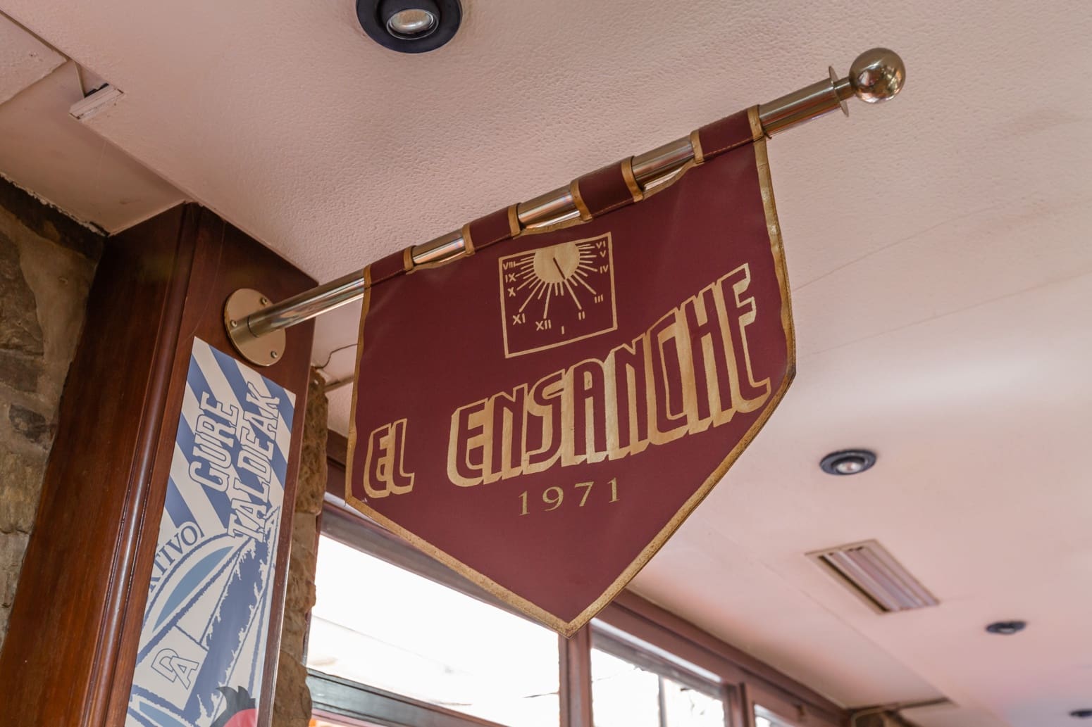 Business for sale in Vitoria-Gasteiz - € 360,000 (Ref: 9533420)