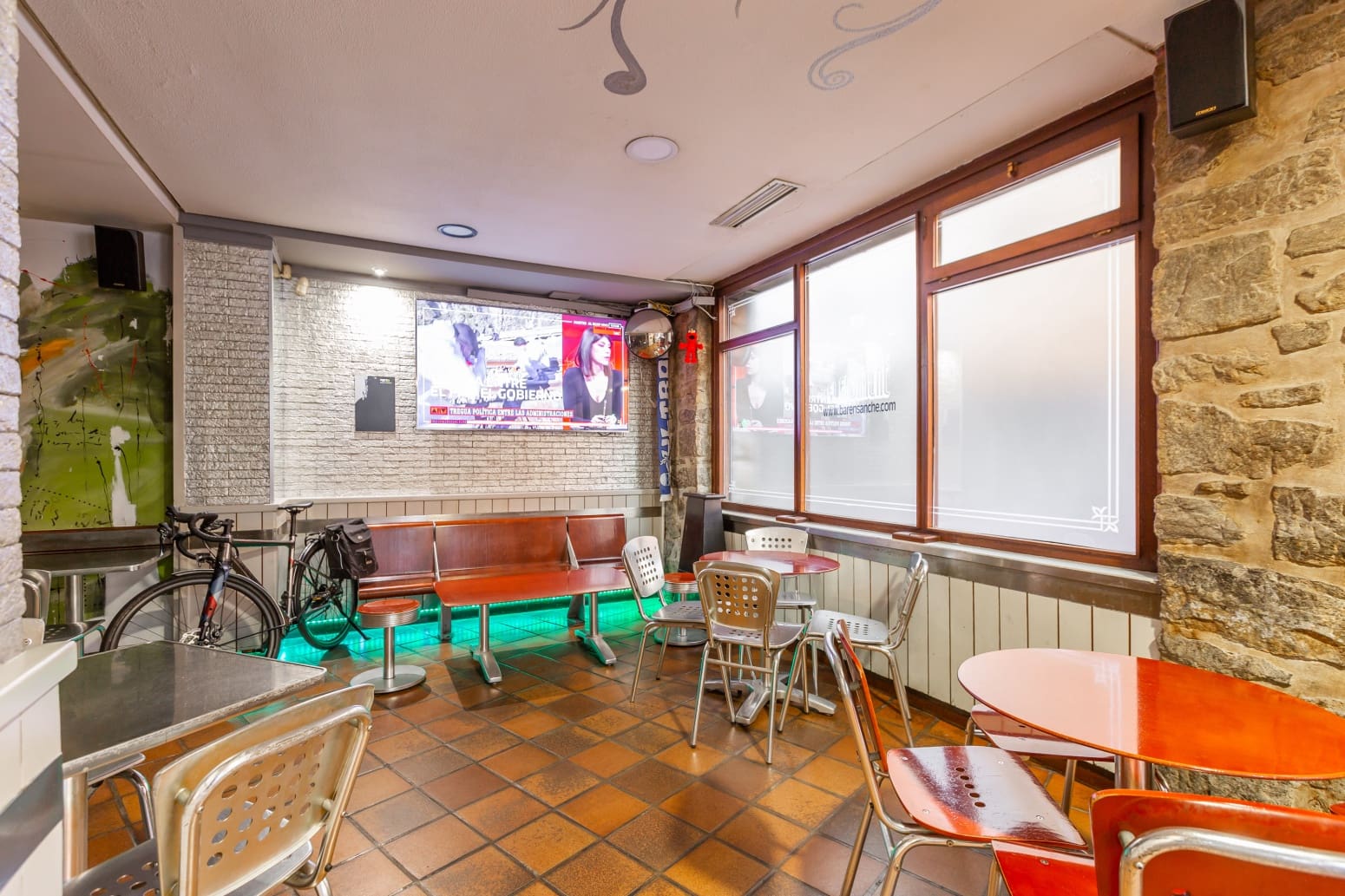 Business for sale in Vitoria-Gasteiz - € 360,000 (Ref: 9533420)