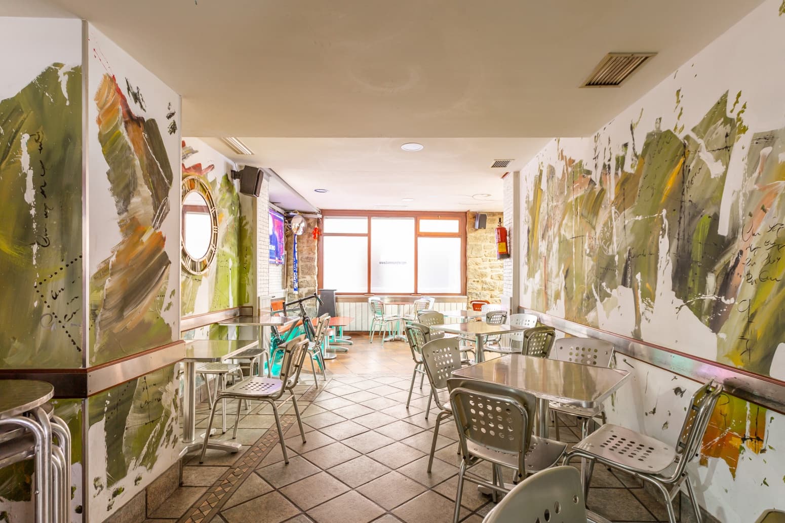 Business for sale in Vitoria-Gasteiz - € 360,000 (Ref: 9533420)