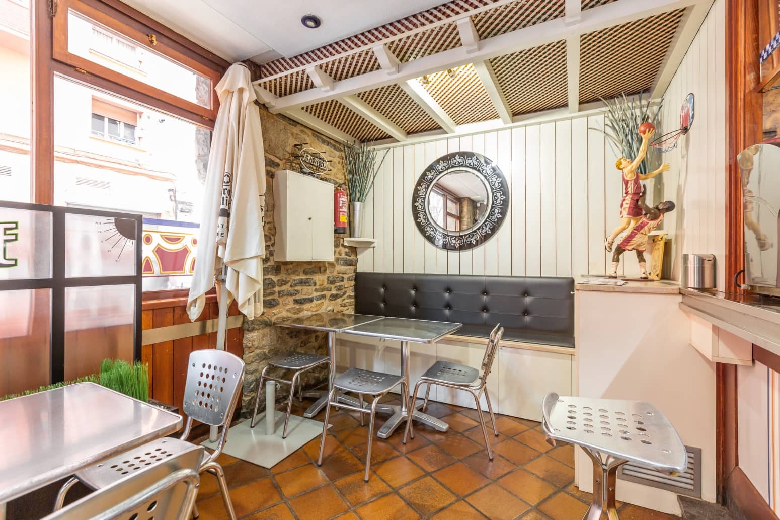 Business for sale in Vitoria-Gasteiz - € 360,000 (Ref: 9533420)