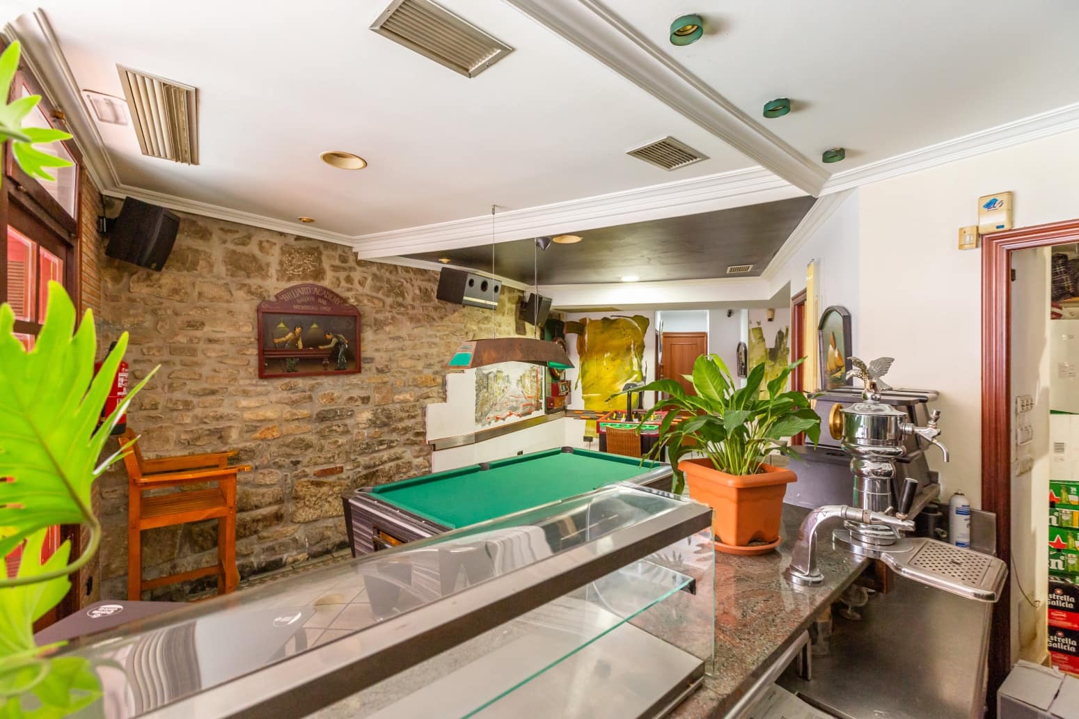 Business for sale in Vitoria-Gasteiz - € 360,000 (Ref: 9533420)